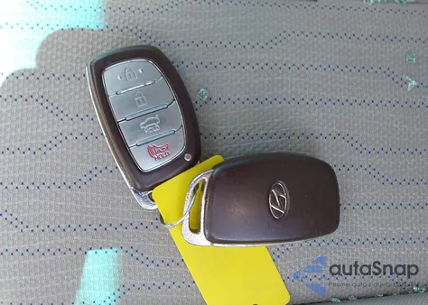 2016 Hyundai Sonata Hybrid Se z USA, uszkodzony, nr VIN KMHE24L17GA013355